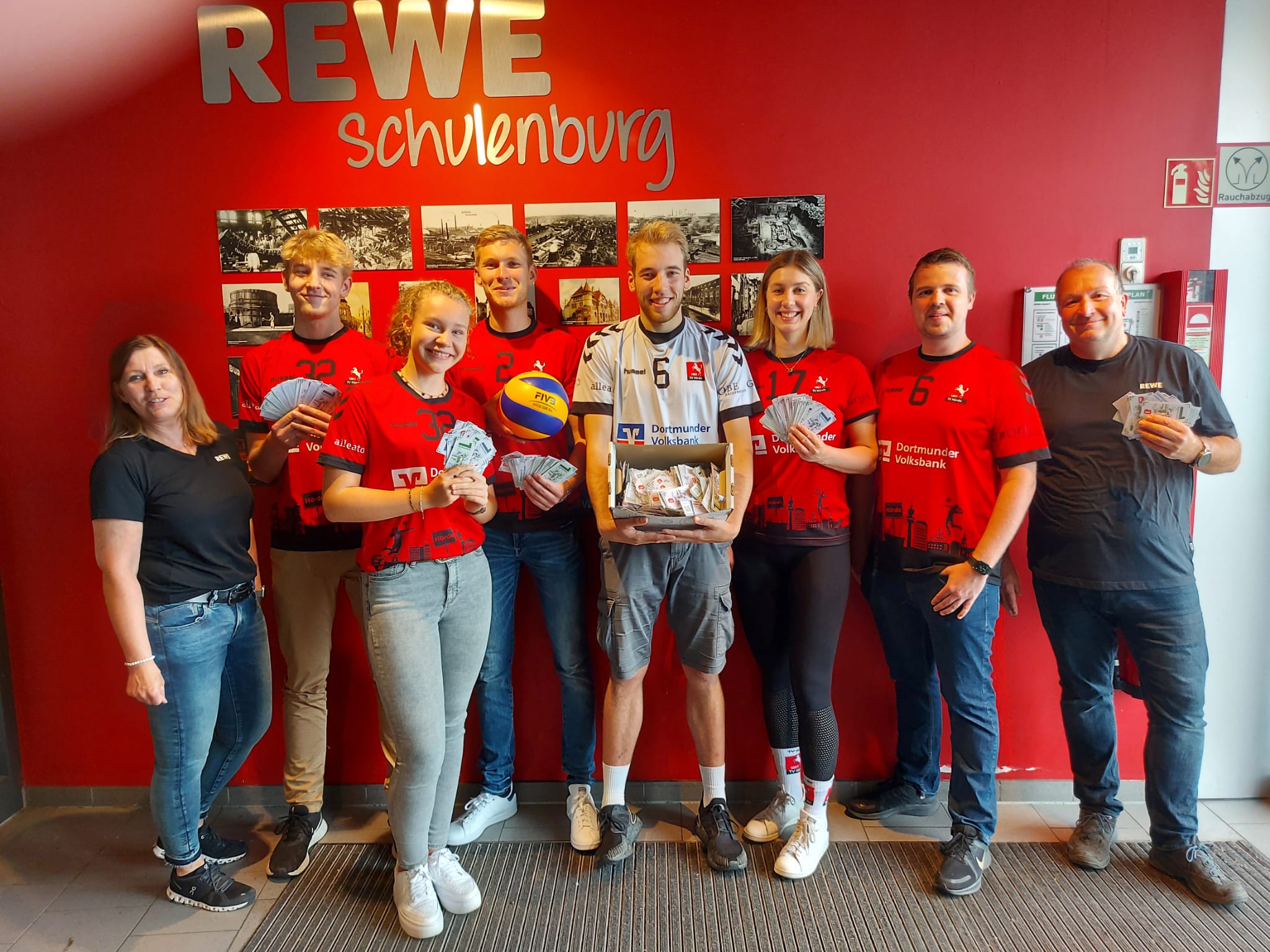Neuer Sponsor REWE Schulenburg spendet Vereinsscheine